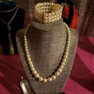 Pearl necklace, earrings and bracelet
